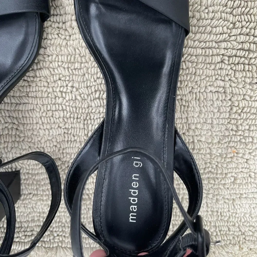 Madden Girl‎ Women Winnii Heeled Sandal Black Paris Size 11